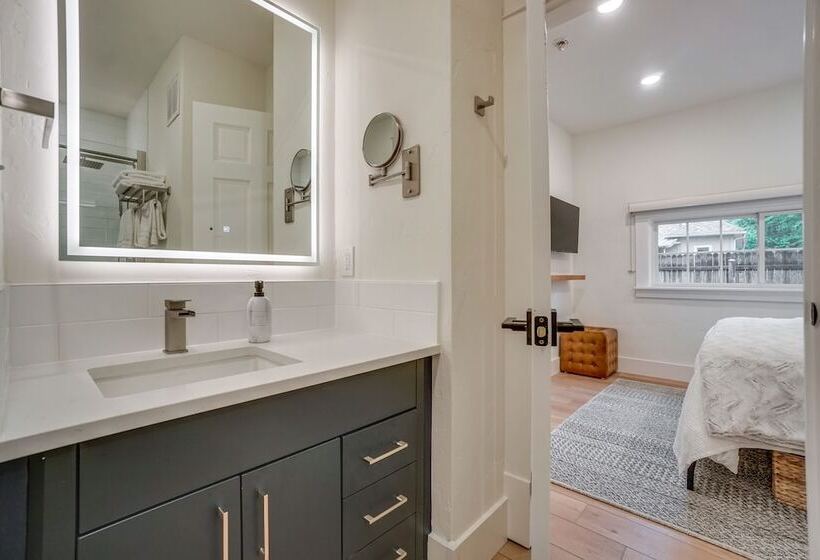 Old Town Carriage House W/ Private Patio