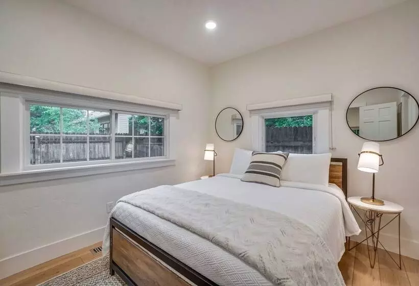Old Town Carriage House W/ Private Patio