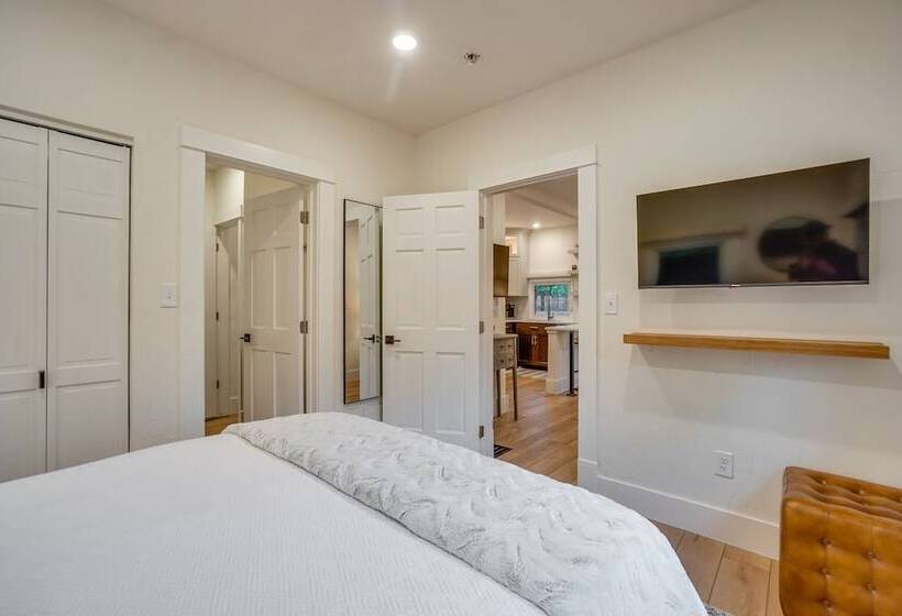 Old Town Carriage House W/ Private Patio