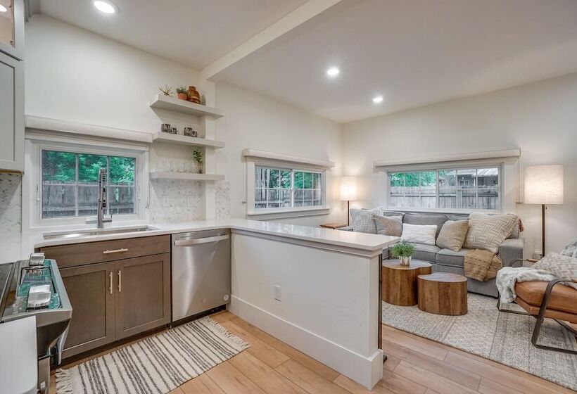 Old Town Carriage House W/ Private Patio