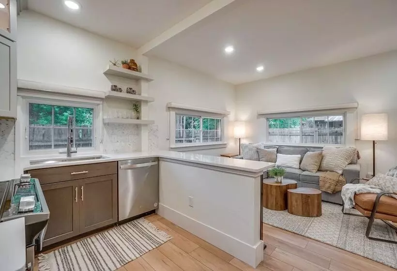 Old Town Carriage House W/ Private Patio
