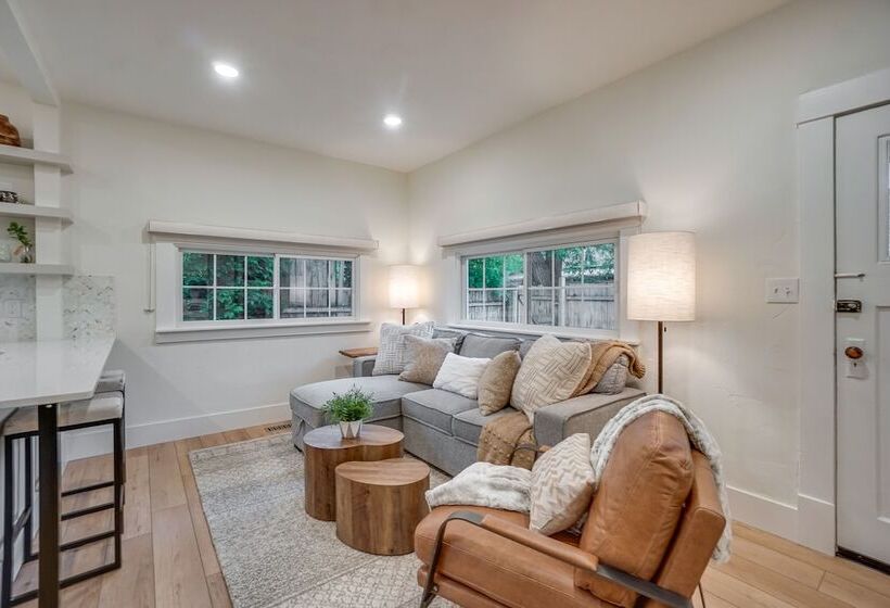 Old Town Carriage House W/ Private Patio