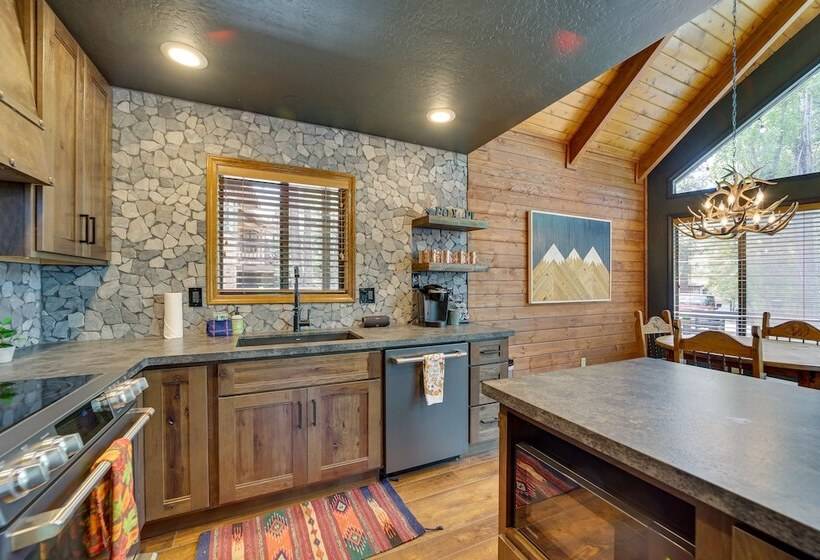 Peaceful Cabin Between Flagstaff & Sedona!