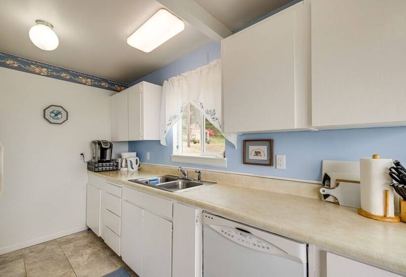 Peaceful Cloverdale Home Walk To Winema Beach