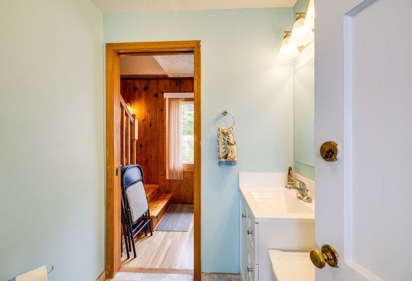 Peaceful Cloverdale Home Walk To Winema Beach