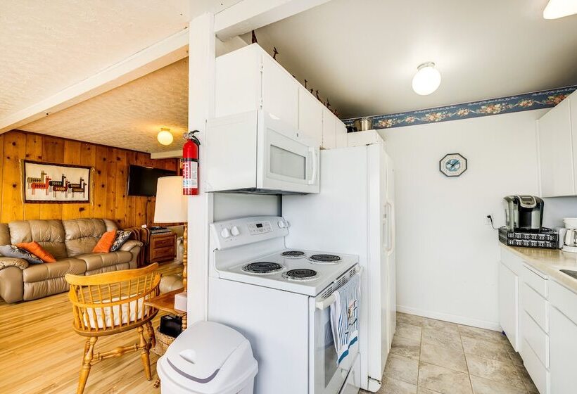 Peaceful Cloverdale Home Walk To Winema Beach