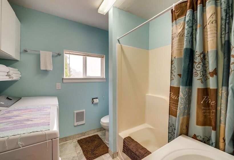 Peaceful Cloverdale Home Walk To Winema Beach