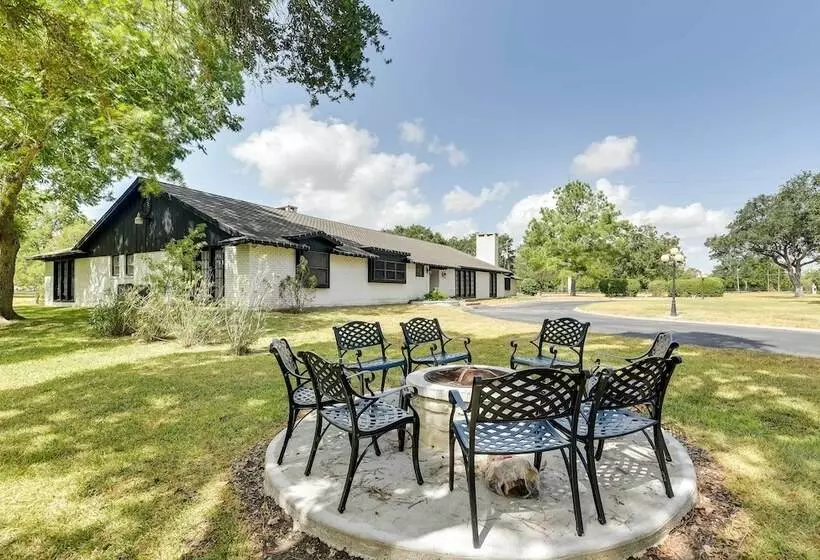 Indoor Pool: Peaceful Oasis In Hitchcock!