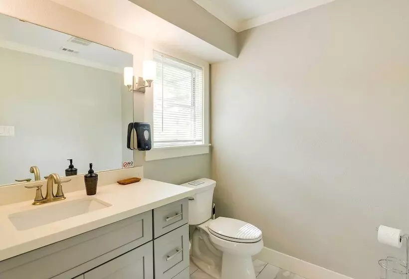 Indoor Pool: Peaceful Oasis In Hitchcock!