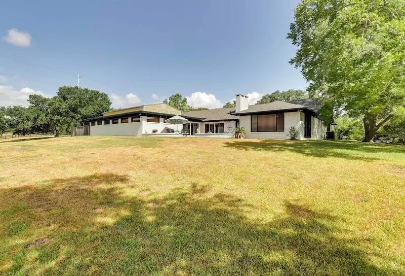 Indoor Pool: Peaceful Oasis In Hitchcock!