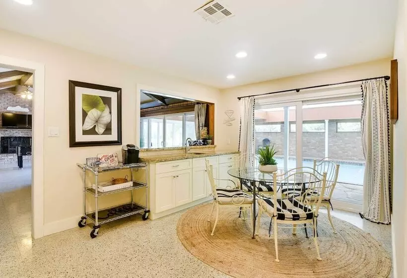 Indoor Pool: Peaceful Oasis In Hitchcock!