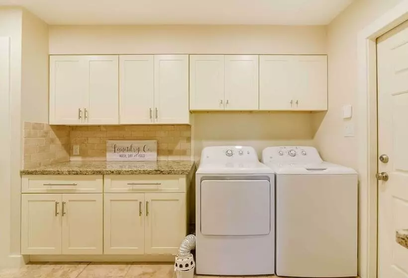 Indoor Pool: Peaceful Oasis In Hitchcock!