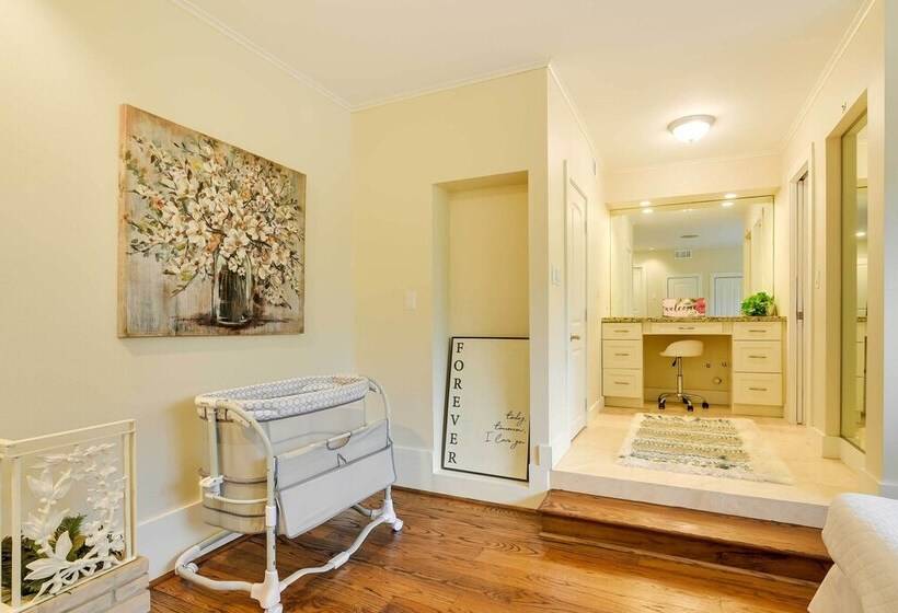 Indoor Pool: Peaceful Oasis In Hitchcock!