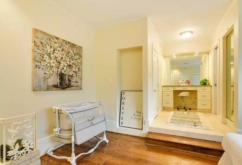 Indoor Pool: Peaceful Oasis In Hitchcock!