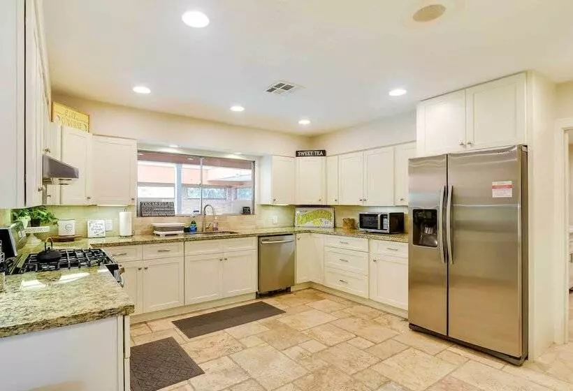 Indoor Pool: Peaceful Oasis In Hitchcock!