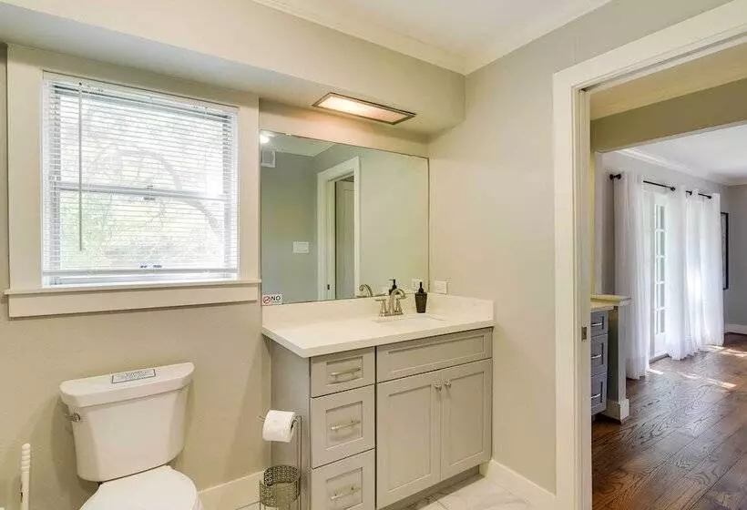 Indoor Pool: Peaceful Oasis In Hitchcock!