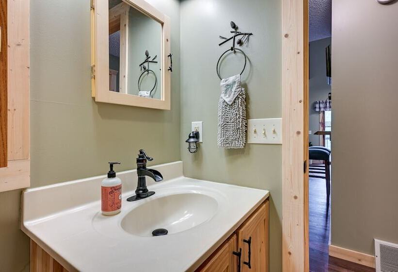 Peaceful Waterfront Cabin On Tittabawassee River!