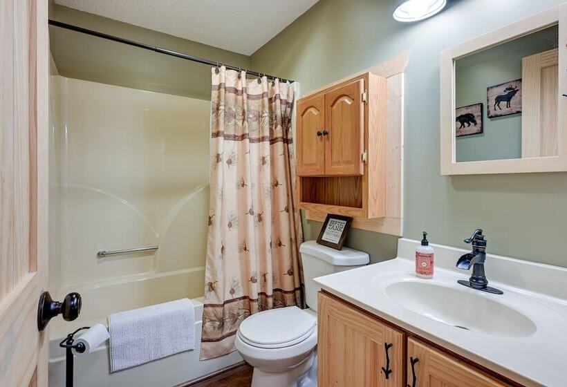 Peaceful Waterfront Cabin On Tittabawassee River!