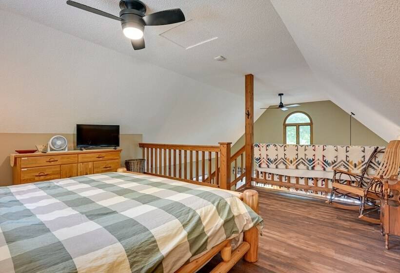 Peaceful Waterfront Cabin On Tittabawassee River!