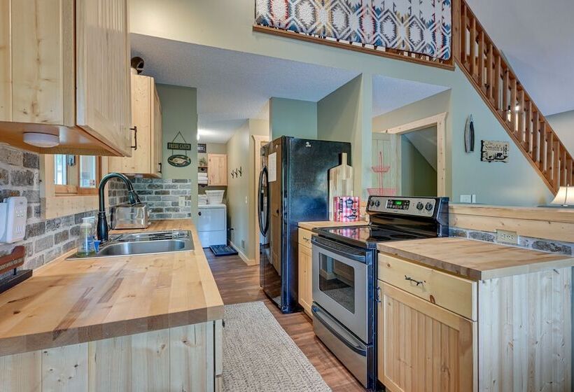 Peaceful Waterfront Cabin On Tittabawassee River!