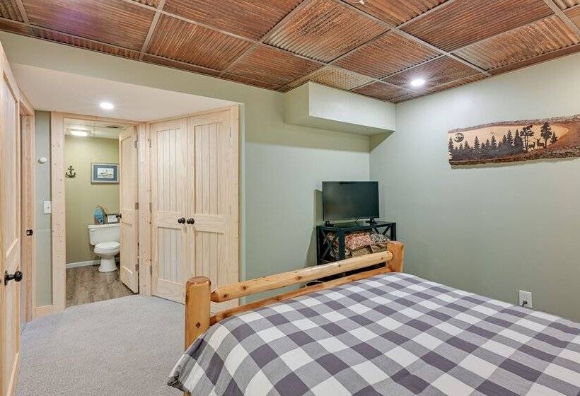 Peaceful Waterfront Cabin On Tittabawassee River!