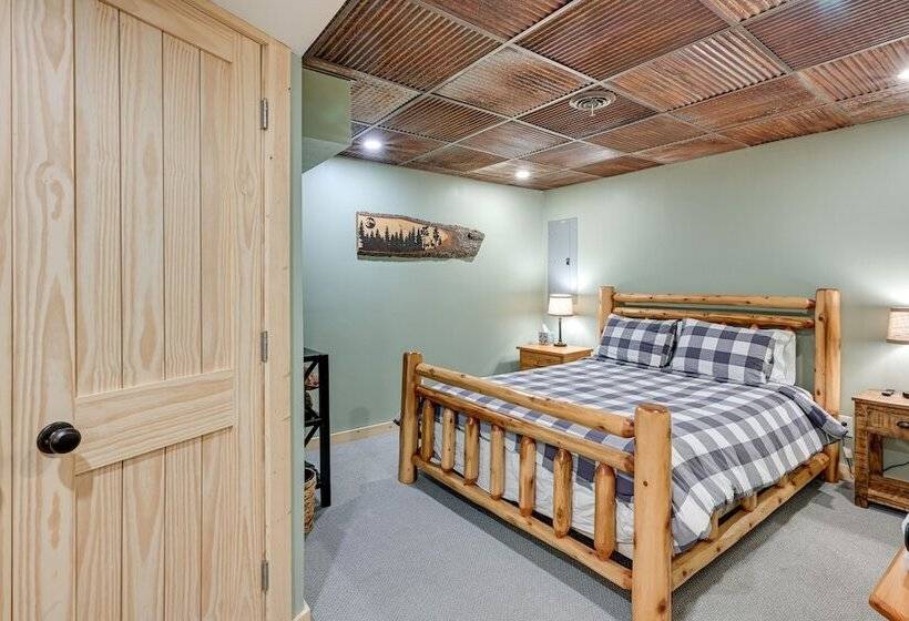 Peaceful Waterfront Cabin On Tittabawassee River!