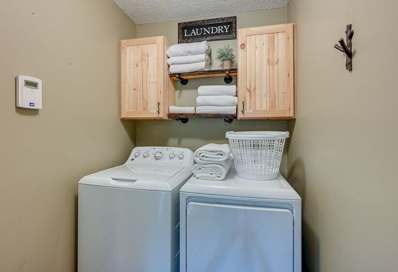 Peaceful Waterfront Cabin On Tittabawassee River!