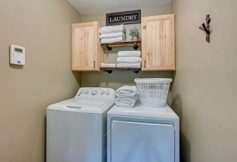 Peaceful Waterfront Cabin On Tittabawassee River!