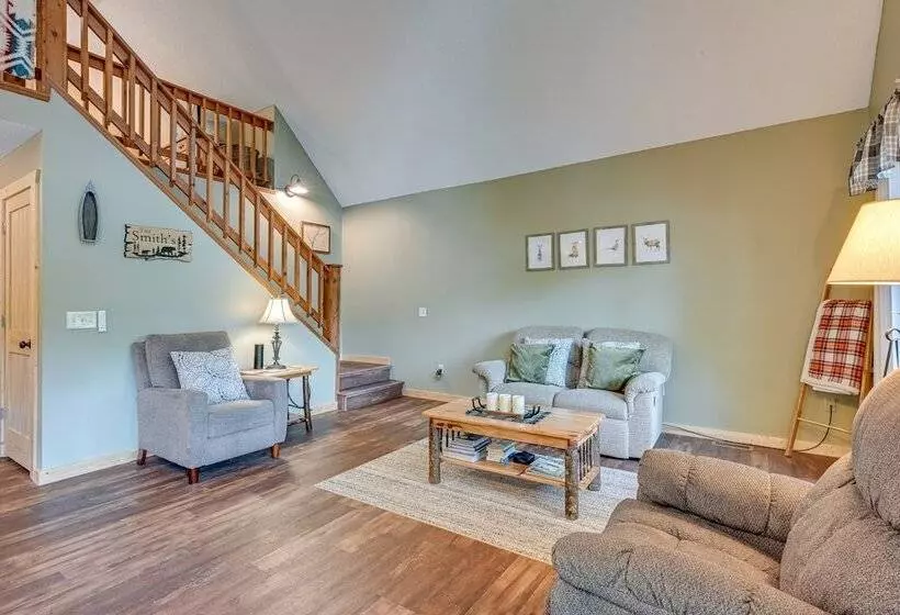 Peaceful Waterfront Cabin On Tittabawassee River!