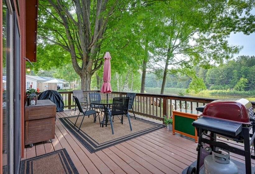 Peaceful Waterfront Cabin On Tittabawassee River!