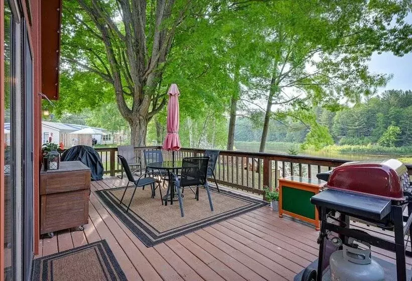 Peaceful Waterfront Cabin On Tittabawassee River!