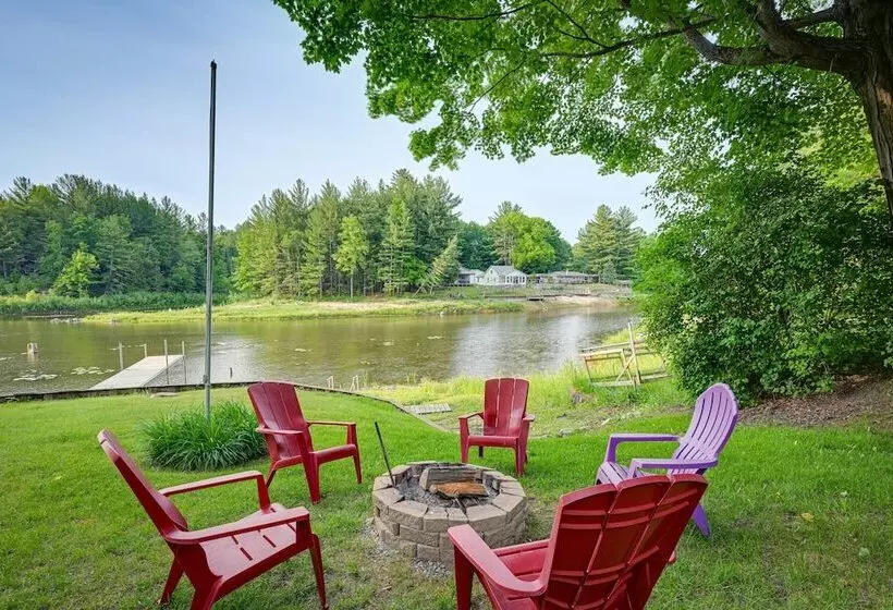 Peaceful Waterfront Cabin On Tittabawassee River!