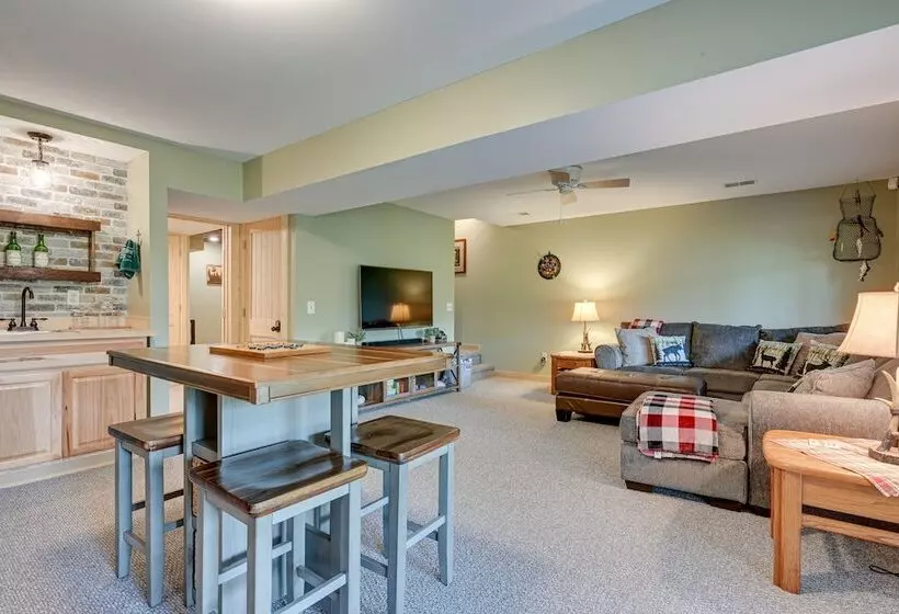 Peaceful Waterfront Cabin On Tittabawassee River!