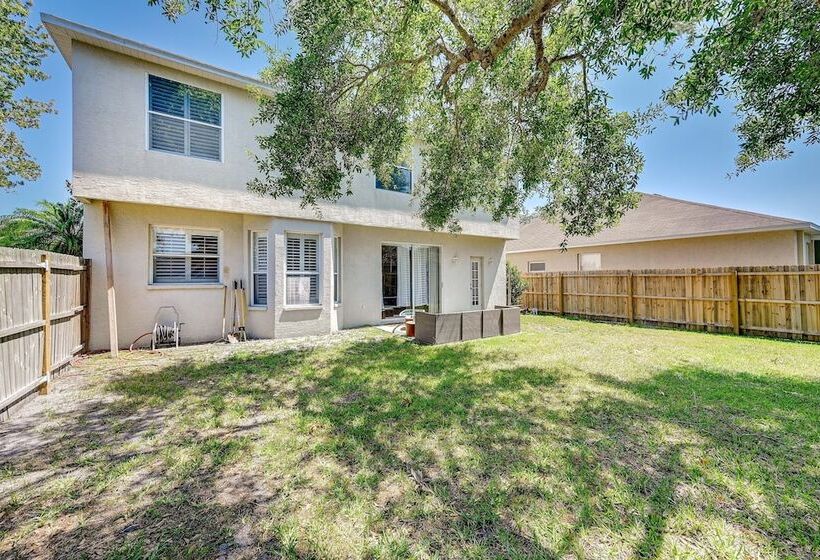 Pet Friendly Land O Lakes Home W/ Private Yard!