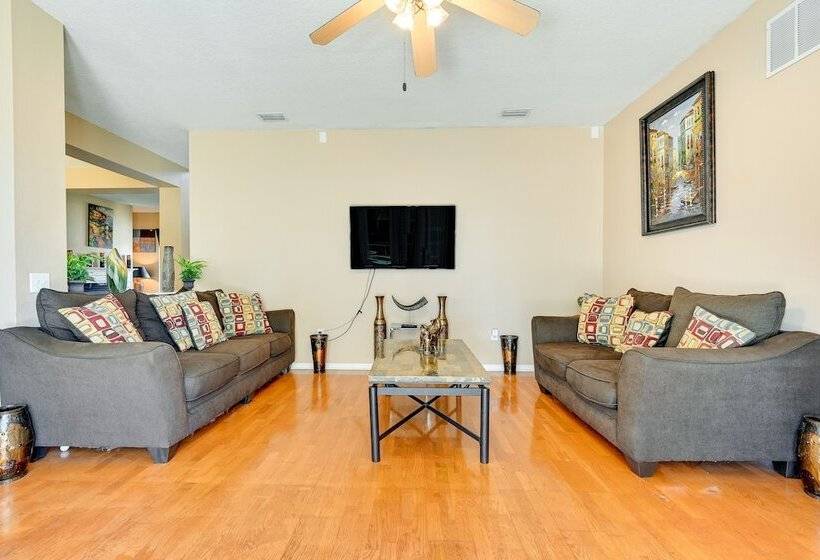 Pet Friendly Land O Lakes Home W/ Private Yard!