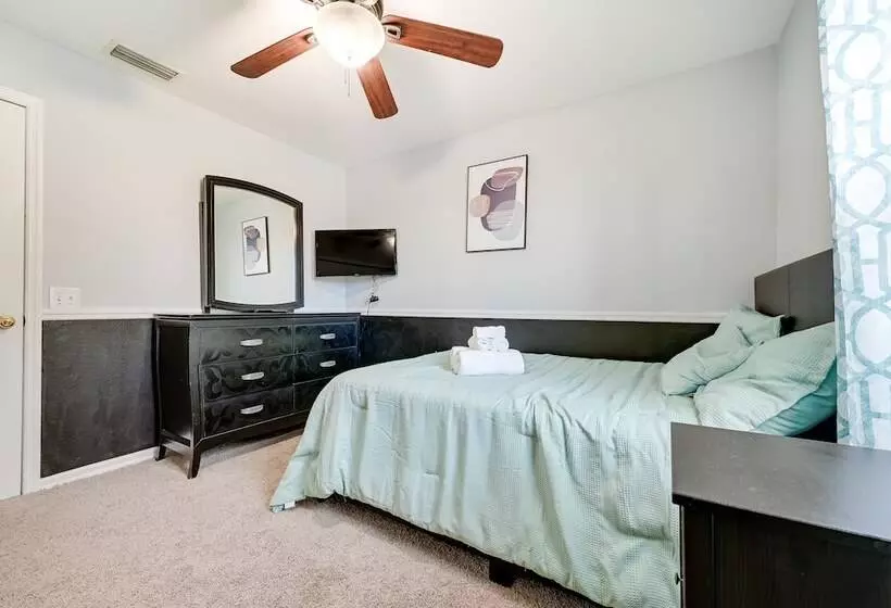 Pet Friendly Land O Lakes Home W/ Private Yard!