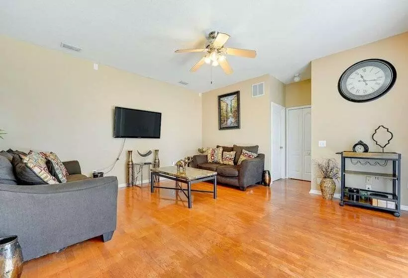 Pet Friendly Land O Lakes Home W/ Private Yard!