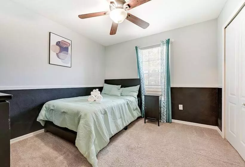 Pet Friendly Land O Lakes Home W/ Private Yard!