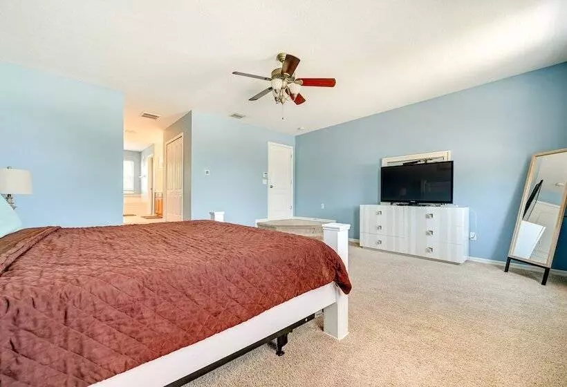 Pet Friendly Land O Lakes Home W/ Private Yard!