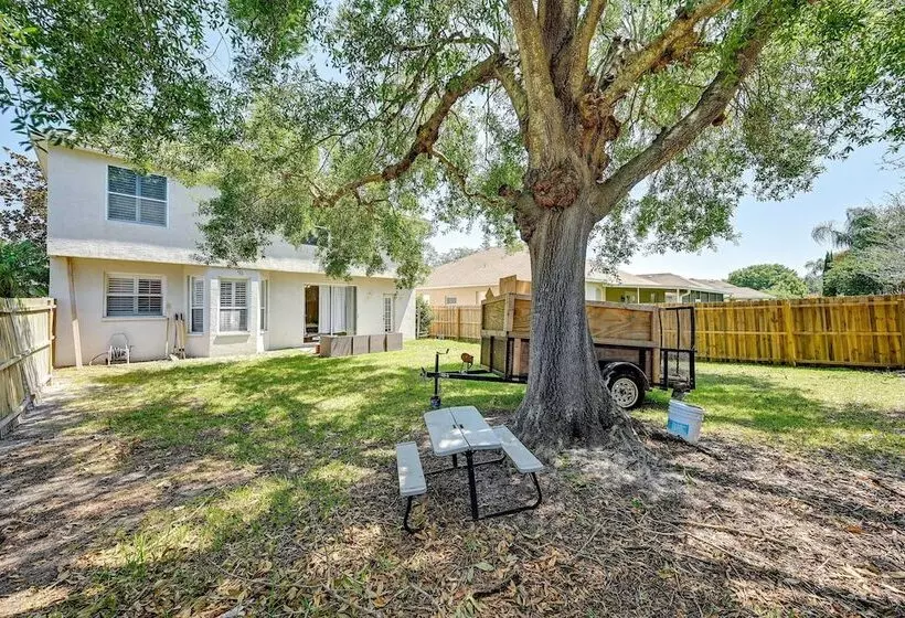 Pet Friendly Land O Lakes Home W/ Private Yard!