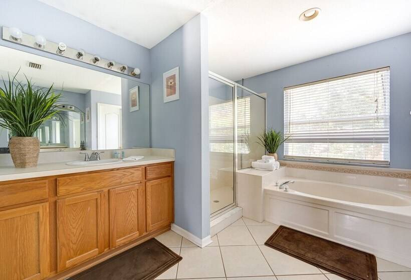 Pet Friendly Land O Lakes Home W/ Private Yard!