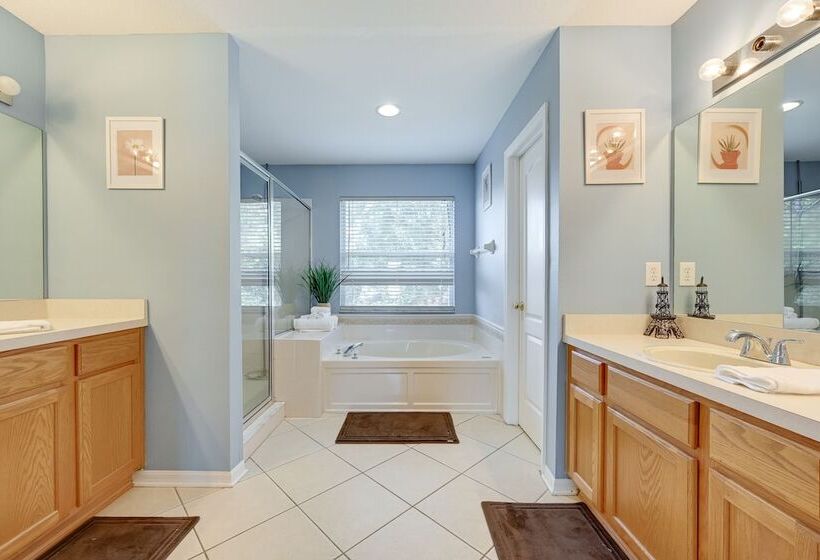 Pet Friendly Land O Lakes Home W/ Private Yard!