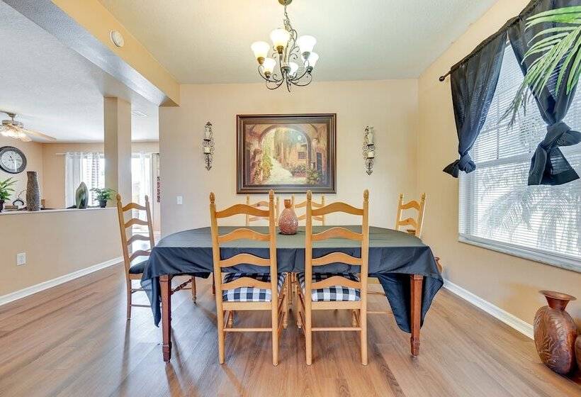 Pet Friendly Land O Lakes Home W/ Private Yard!