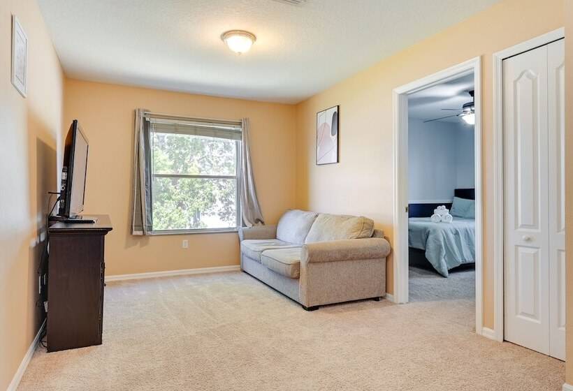 Pet Friendly Land O Lakes Home W/ Private Yard!