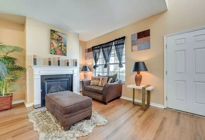 Pet Friendly Land O Lakes Home W/ Private Yard!