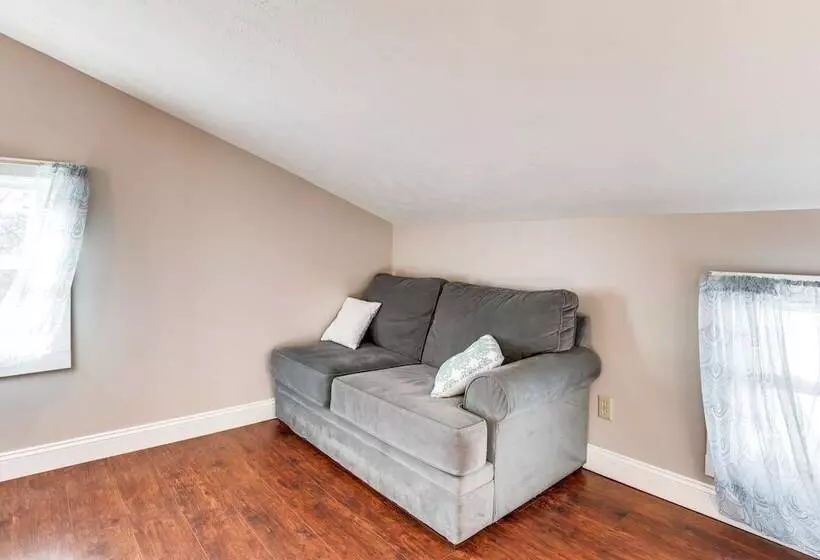 Pet Friendly Penn Yan Home: Wineries, Parks, Lakes