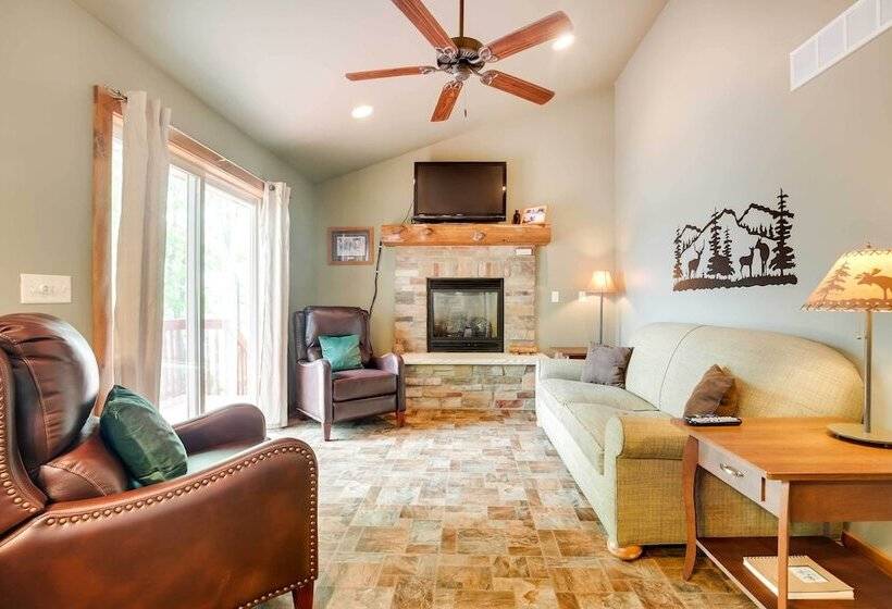 Pet Friendly Wisconsin Cabin On Lake W/ Fire Pit!
