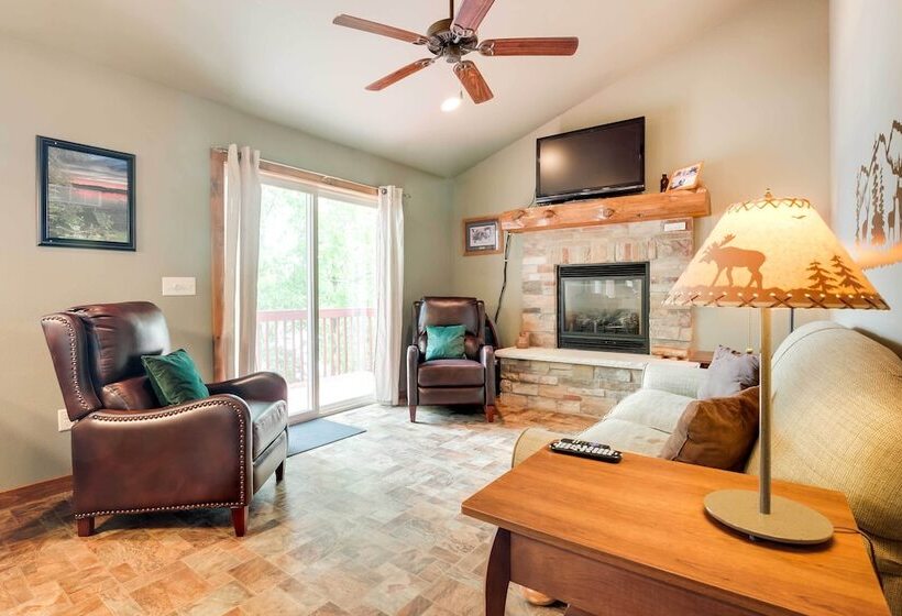 Pet Friendly Wisconsin Cabin On Lake W/ Fire Pit!