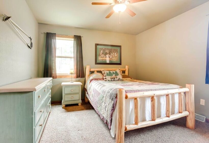 Pet Friendly Wisconsin Cabin On Lake W/ Fire Pit!