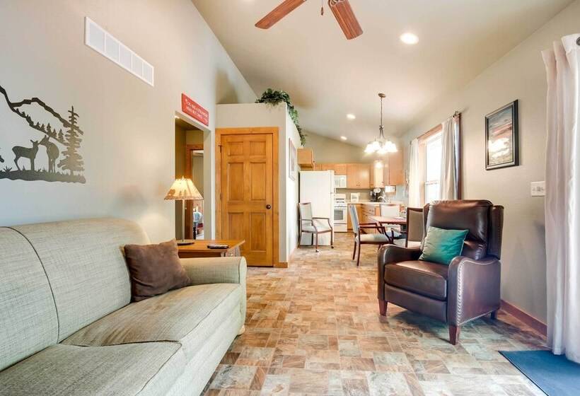 Pet Friendly Wisconsin Cabin On Lake W/ Fire Pit!